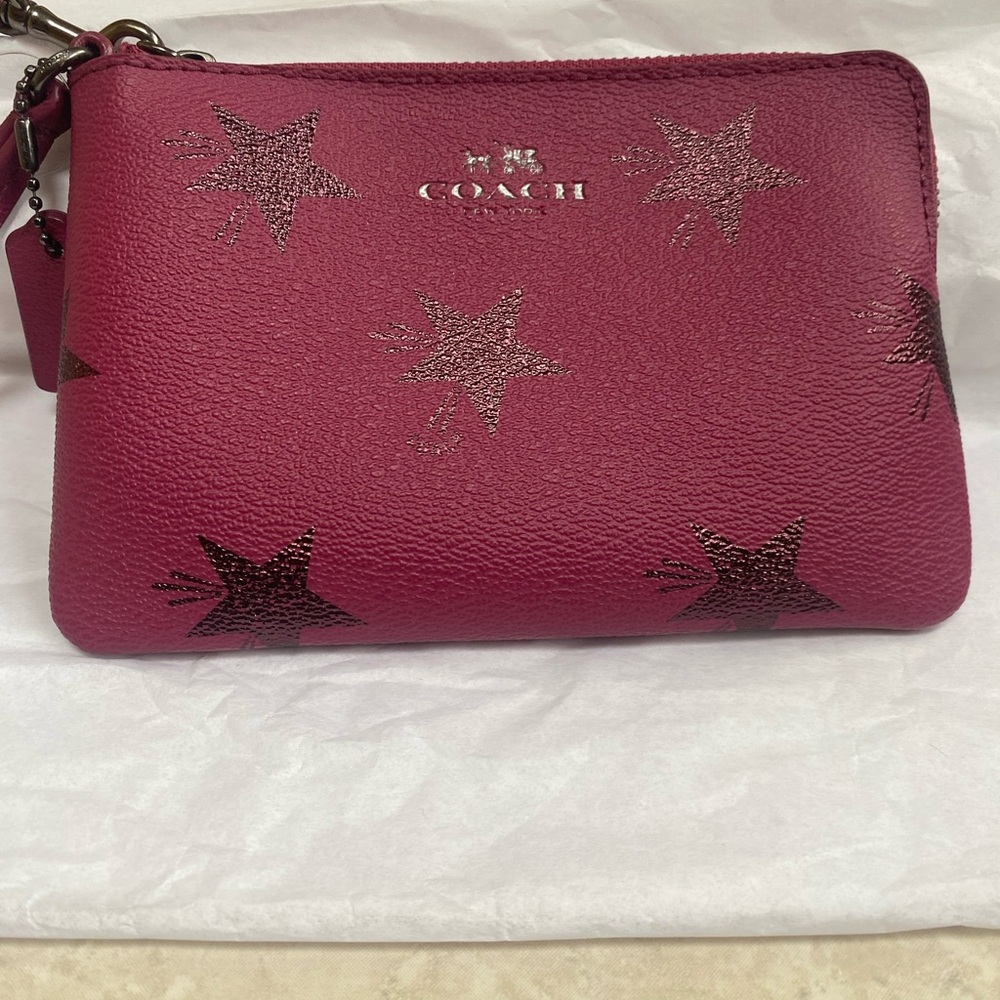 NWOT Coach Cranberry Star-Patterned Wristlet